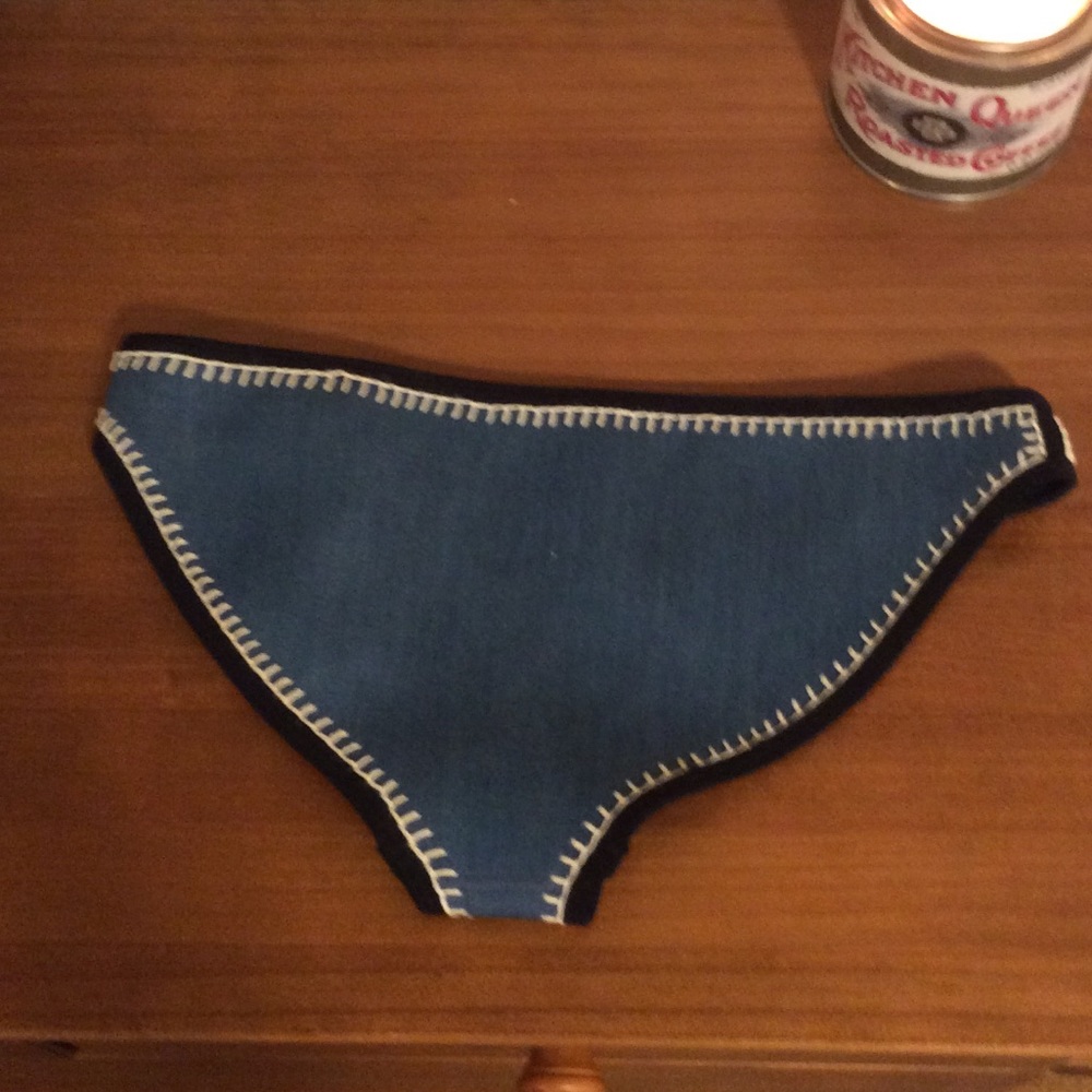 Triangl bikini bottoms - size small - Picture 2 of 3