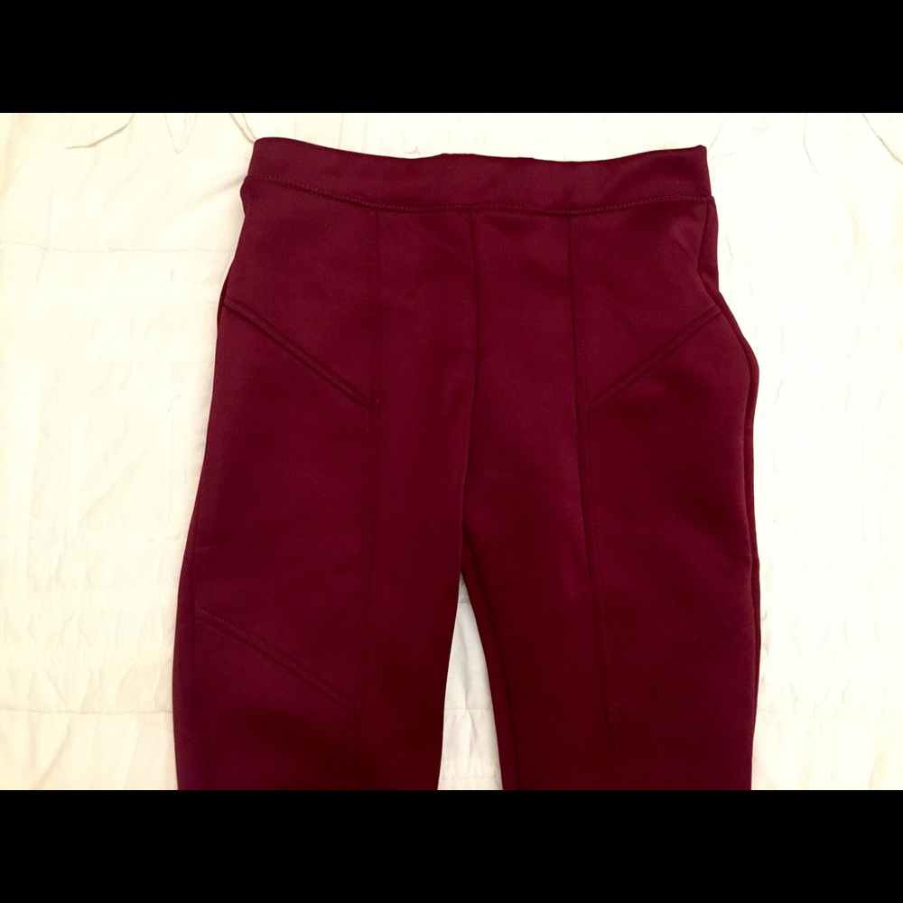 Flexible burgundy pants