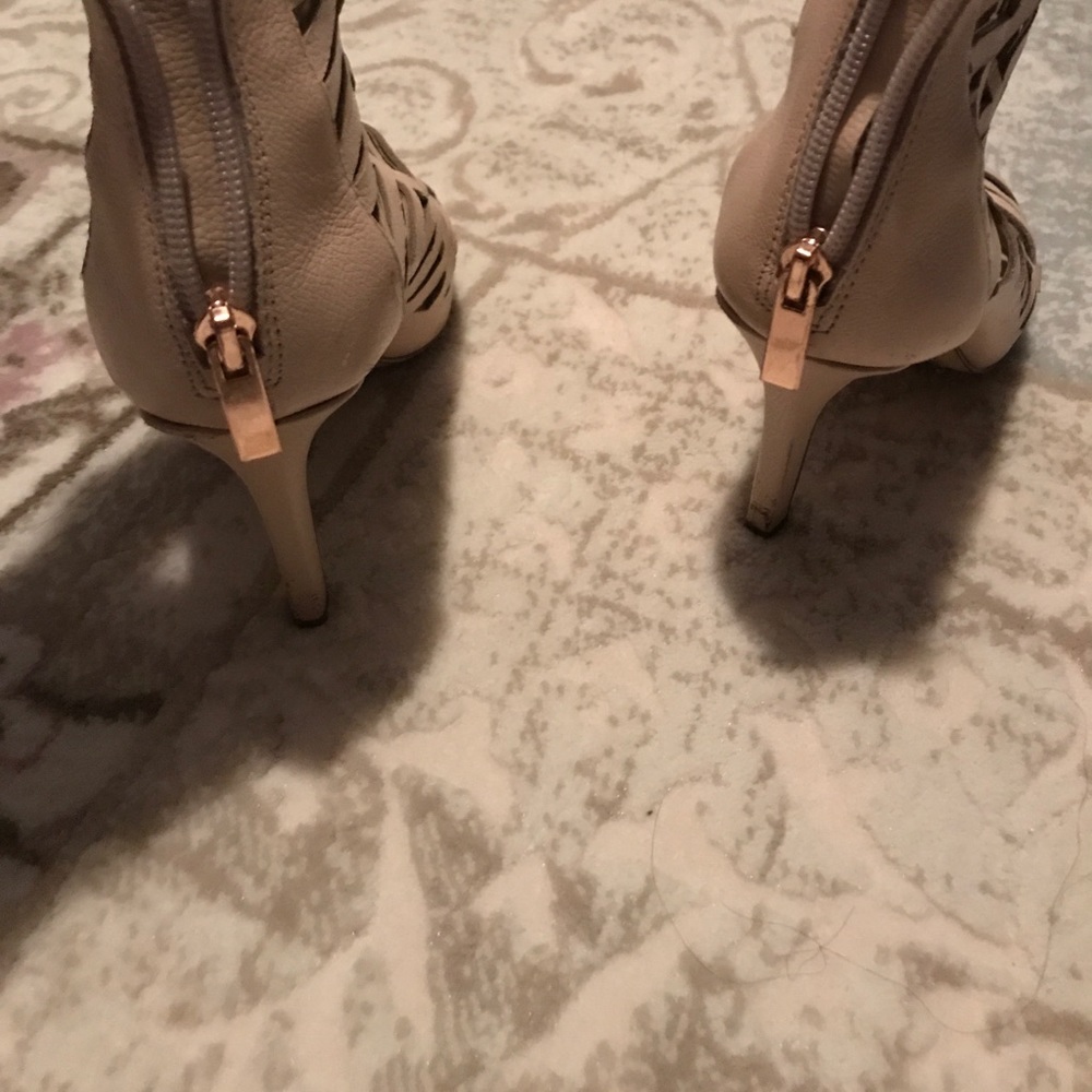 Heels - Picture 2 of 8