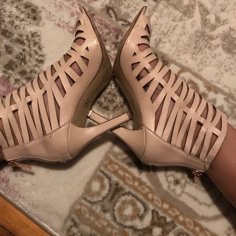 Heels - Picture 4 of 8