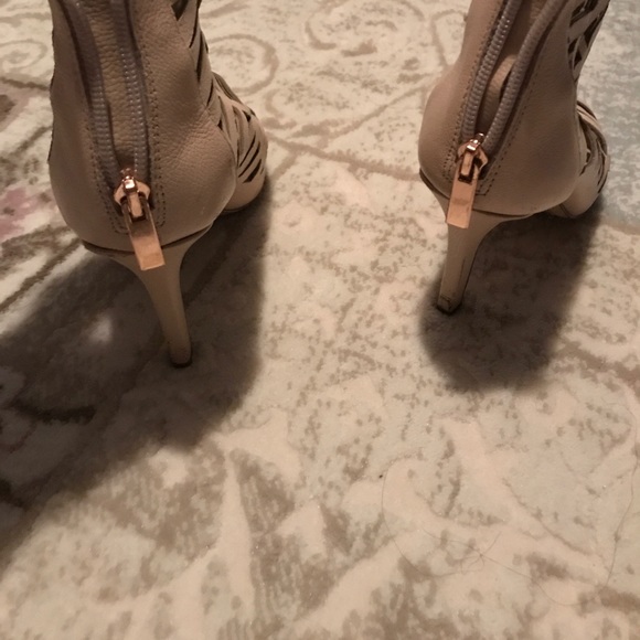 Heels - Picture 2 of 8