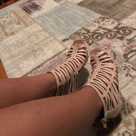 Heels - Picture 8 of 8