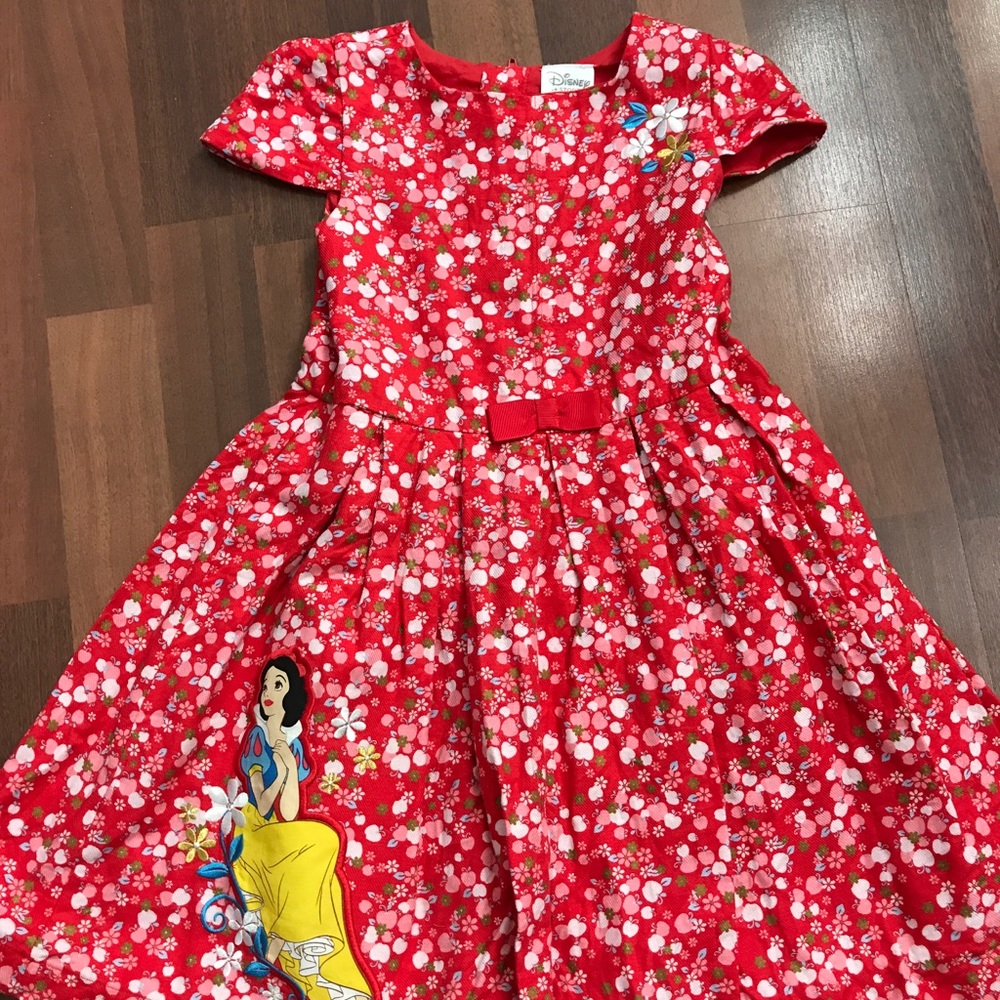 Disney store Snow White dress EUC