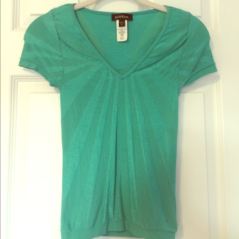 Teal starburst stretch t-shirt.