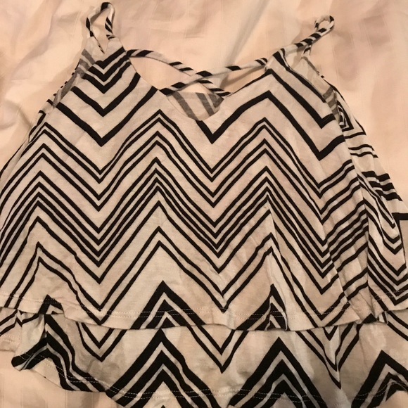 Black and white crop top - Picture 2 of 2