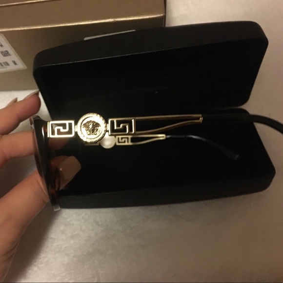 Versace Sunglasses reasonable offer accepted . - Picture 2 of 4