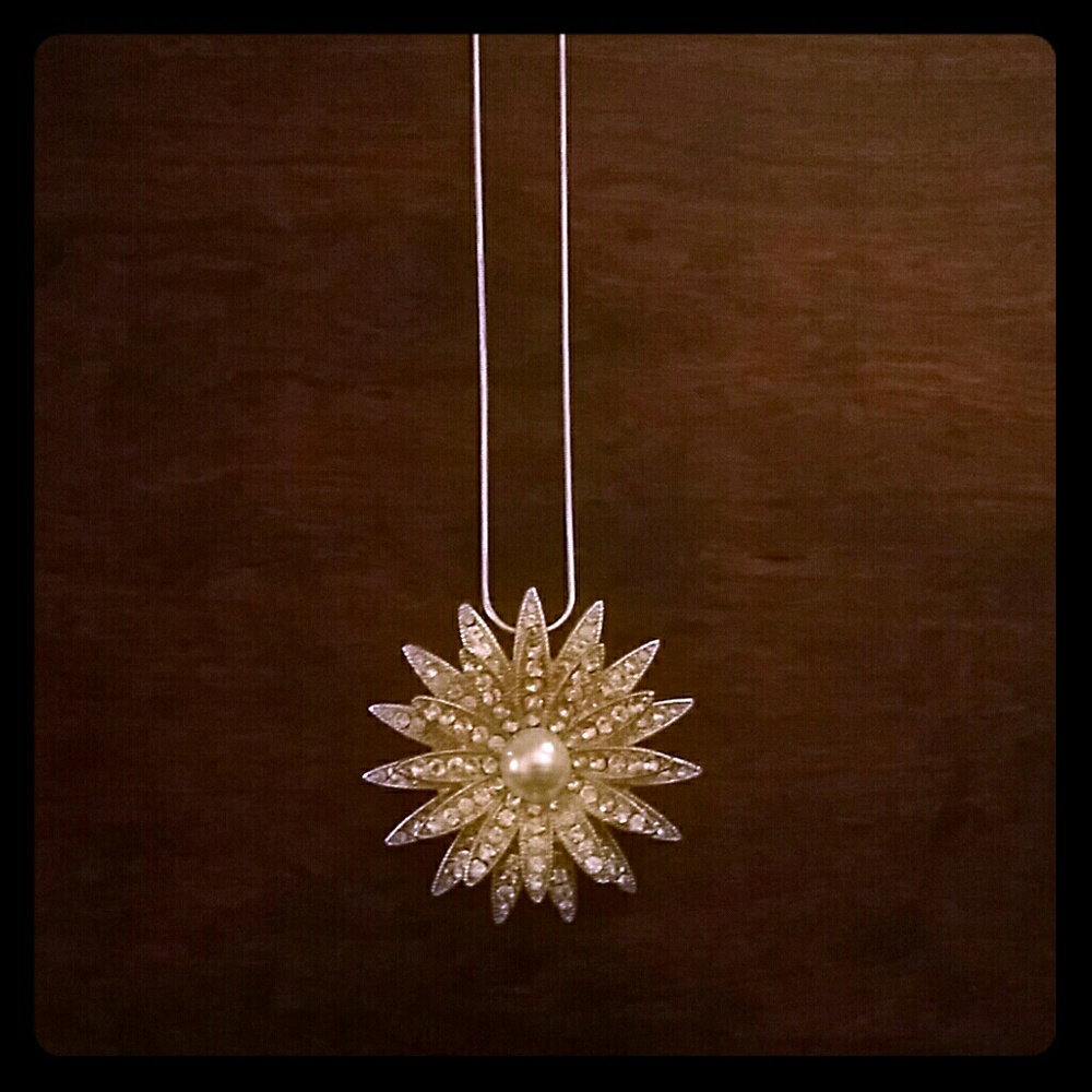 Golden Toned CZ and Faux Pearl Star Necklace - Picture 4 of 4