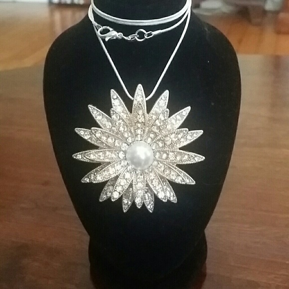 Golden Toned CZ and Faux Pearl Star Necklace - Picture 3 of 4