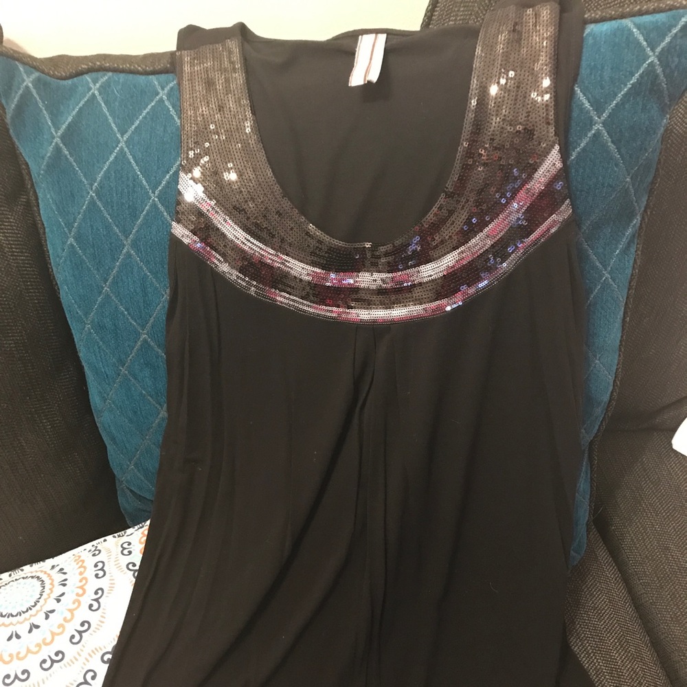 Sleeveless dress shirt