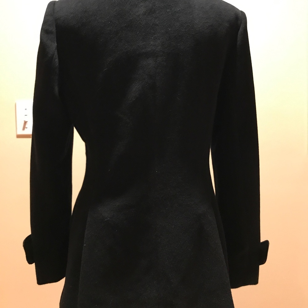 ST. JOHN new without tags coat - Picture 6 of 8