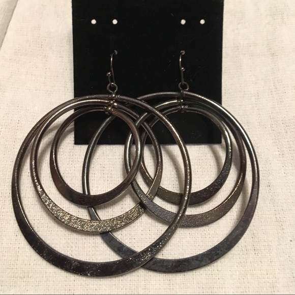 Nice Pierced Earrings - Picture 3 of 3