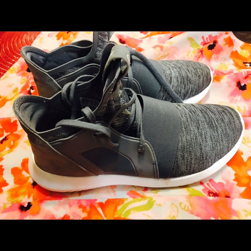 🖤Adidas tubular🖤🖤 (no box)🖤