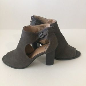 NEVER WORN Peep Toe Block Ankle Booties Size 8