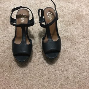 New never work black platform wedges size 7.5
