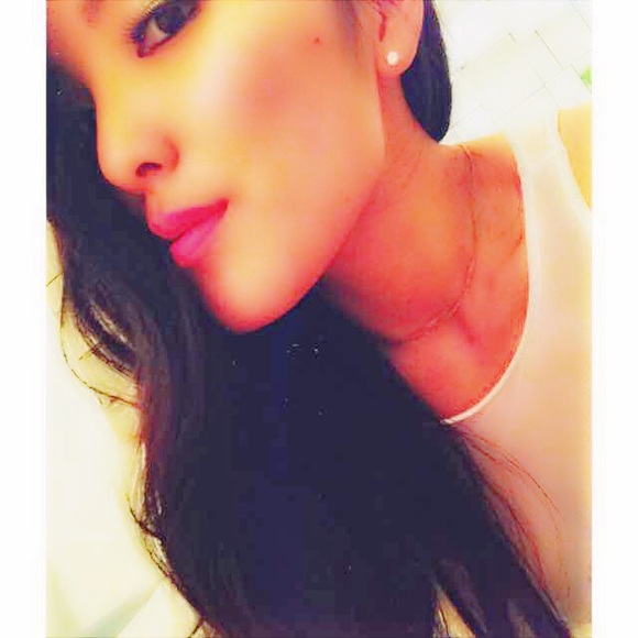 Meet your Posher, Gabriella - Picture 2 of 4