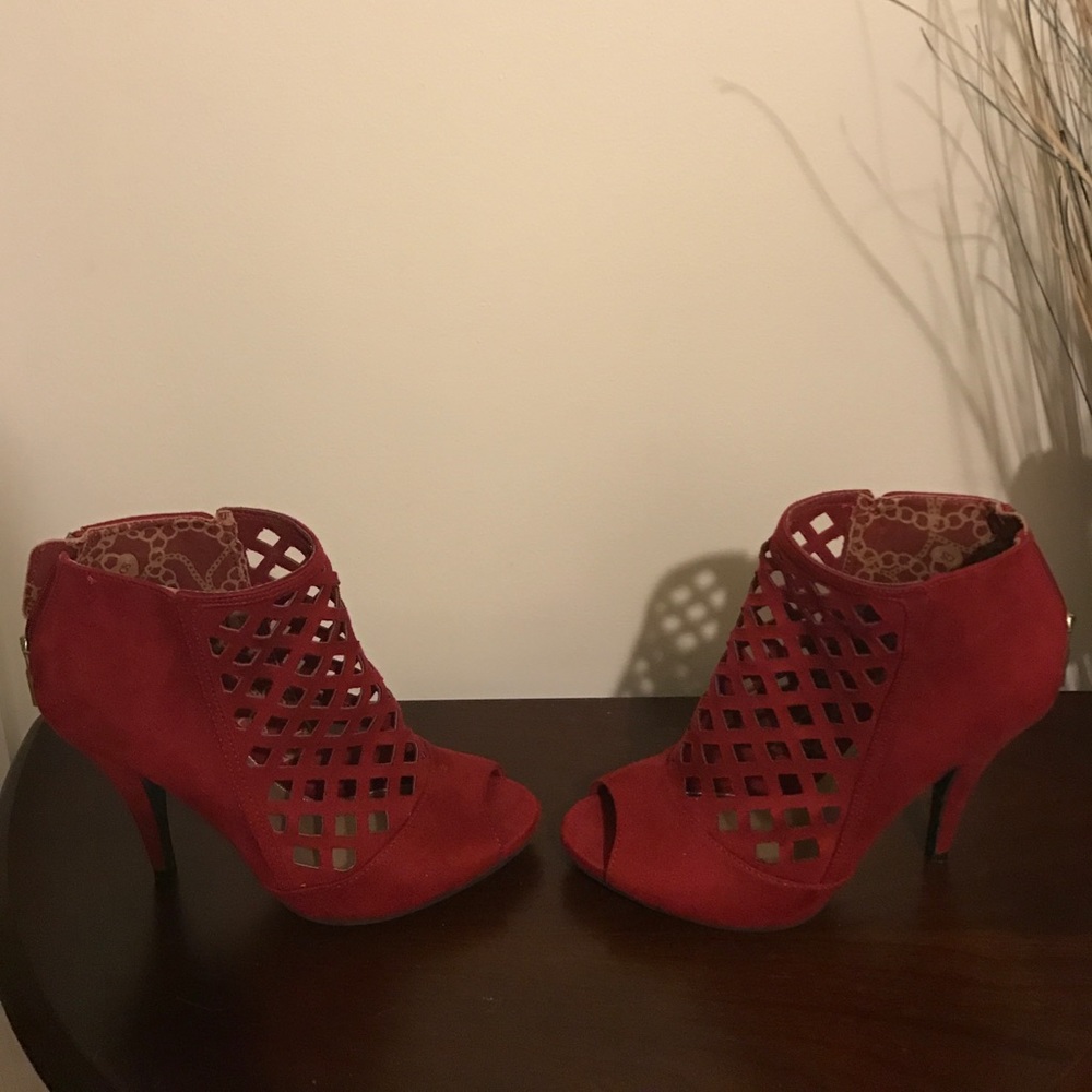 Red Heels - Picture 2 of 2