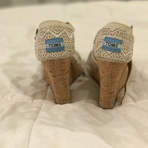 Toms crochet wedges