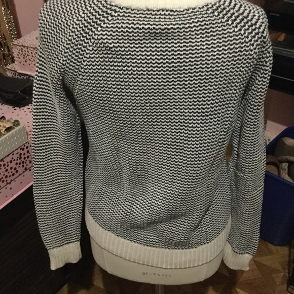 Button down sweater - Picture 3 of 3