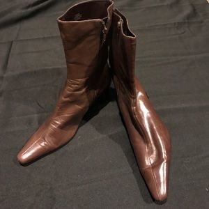 9 West Brown heels