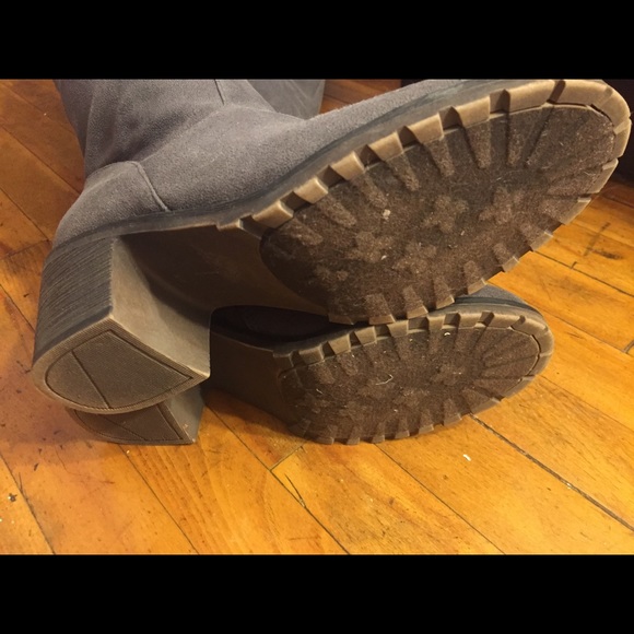 Over-the-knee grey boots - Picture 2 of 6