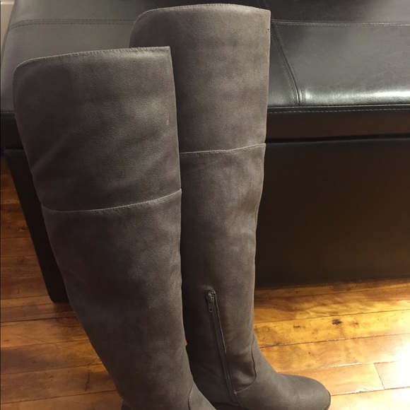 Over-the-knee grey boots - Picture 3 of 6