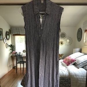 Melrose and Market Extra Long Sleeveless Blouse