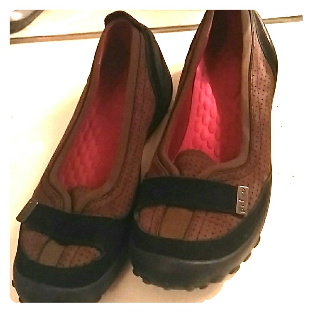 Pr!vo brown and black flats