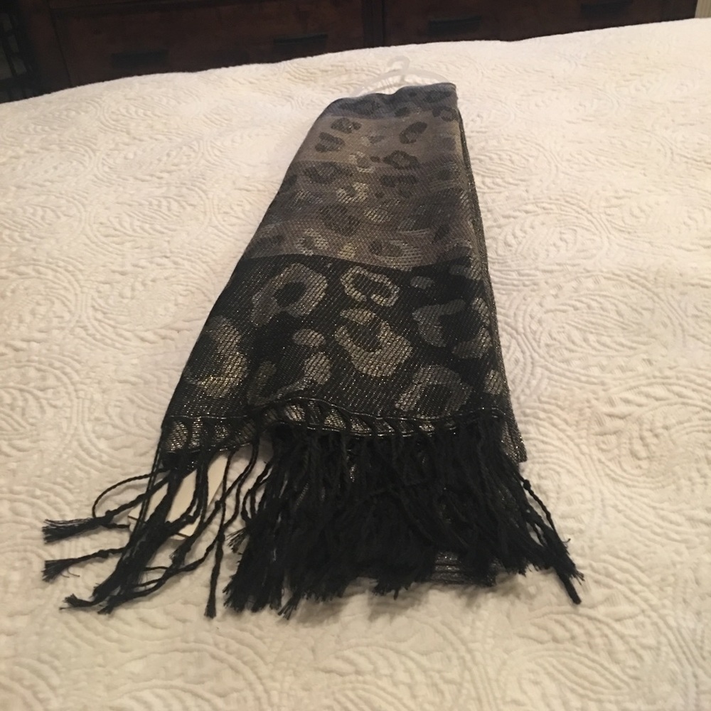 NWT scarf