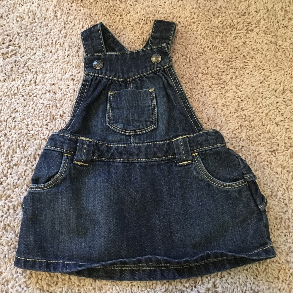 Old navy ruffle butt skirtall