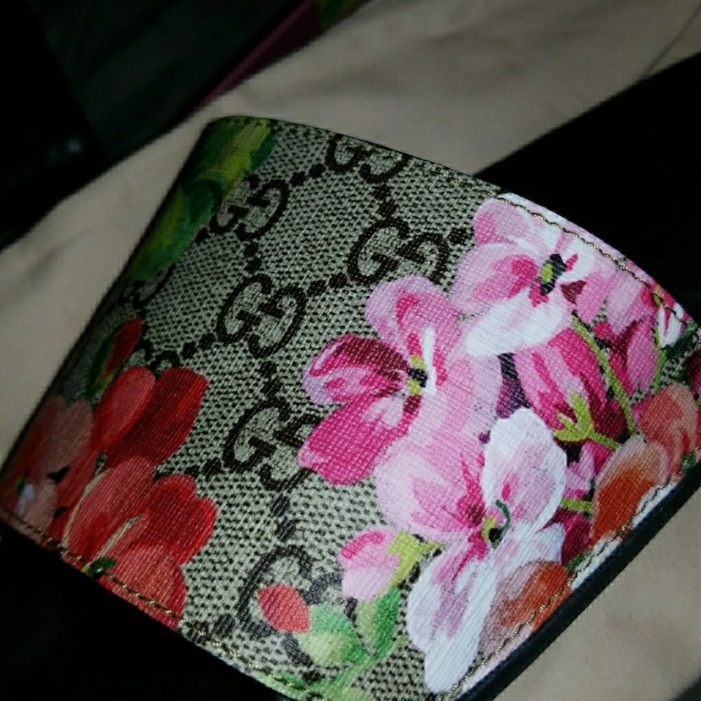 Reference 100% authentic pink blooms gucci slides - Picture 1 of 4