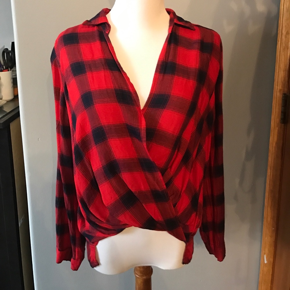 NWT Hollister Plaid High Low Top
