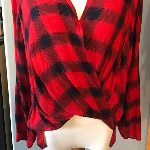 NWT Hollister Plaid High Low Top - Picture 3 of 4