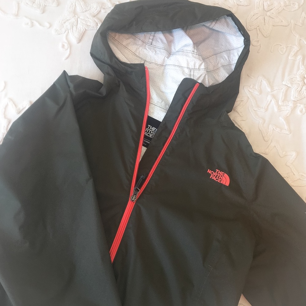The north face windbreaker jacket size L