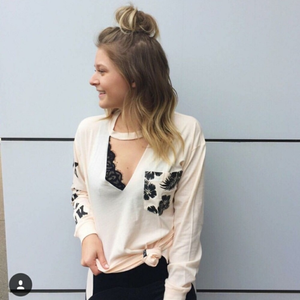Victoria secret pink shirt read description❗️