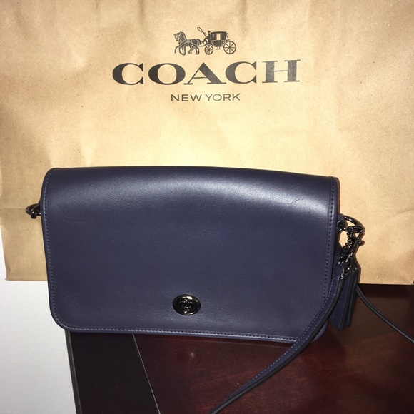 Coach Handbags - Smart looking Coach glovetanned leather cross body