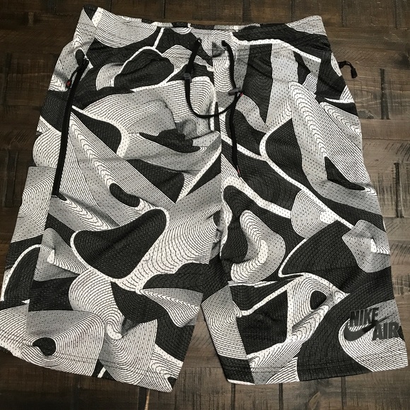 NWT NIKE ATHLETIC CUT SHORTS MENS SIZES XL - Picture 2 of 8