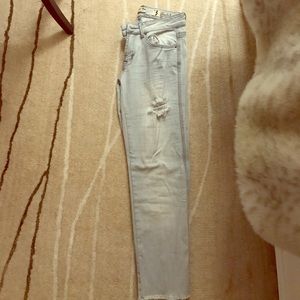 Light Wash Ripped Jeans
