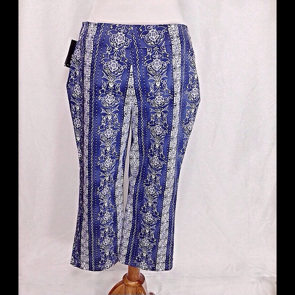 INC Stretch Printed Cropped Pants - Picture 2 of 8