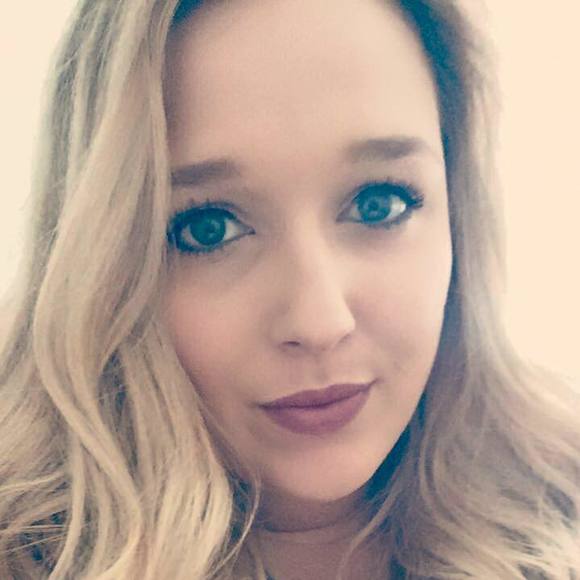 Meet your Posher, Courtney - Picture 1 of 1