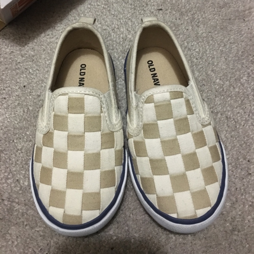 Old navy chucks! 6c