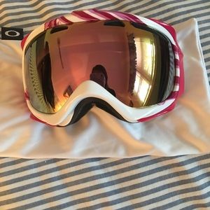 Oakley Elevate Breast Cancer Awareness Goggles