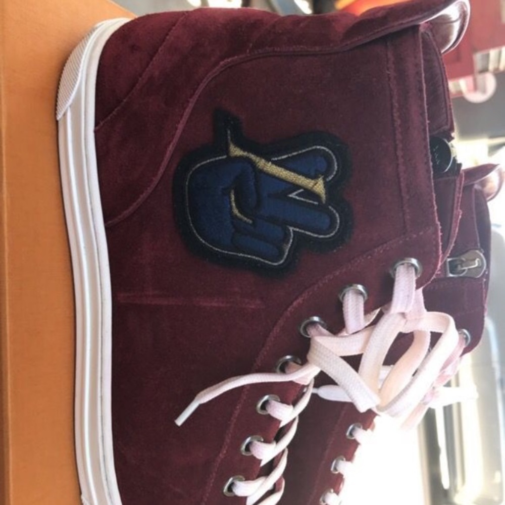 Louis Vuitton men size 10