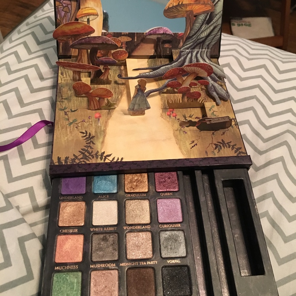 Urban Decay Limited edition Alice in Wonderland