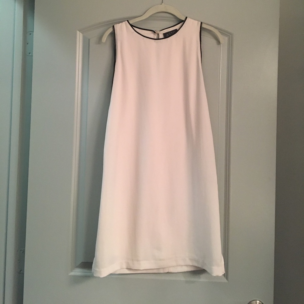 ASTR cream dress with zipper arms Leather trim