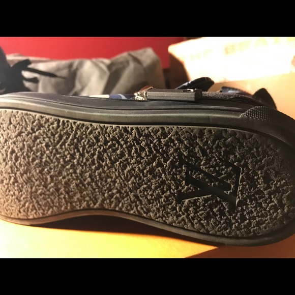 Louis Vuitton men Size 10 - Picture 6 of 7