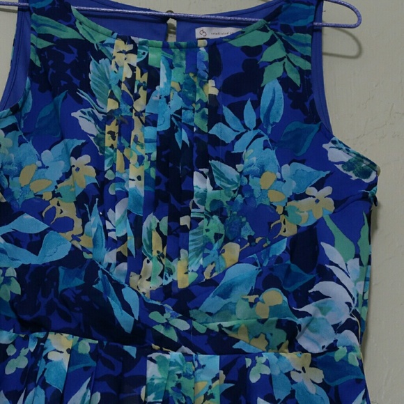 Floral midi dress - Picture 2 of 4