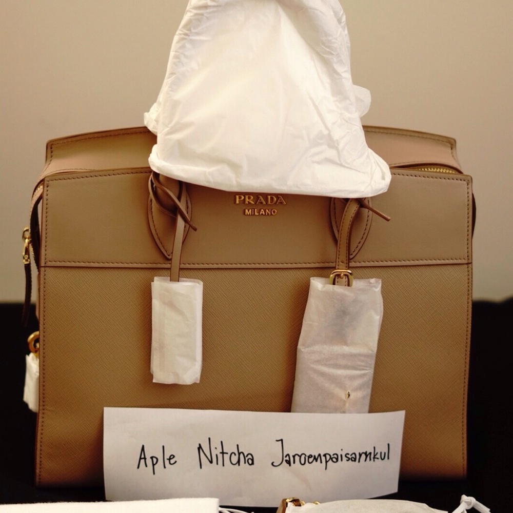 NWT Prada Esplanade cameo