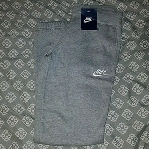 GREY NIKE JOGGERS