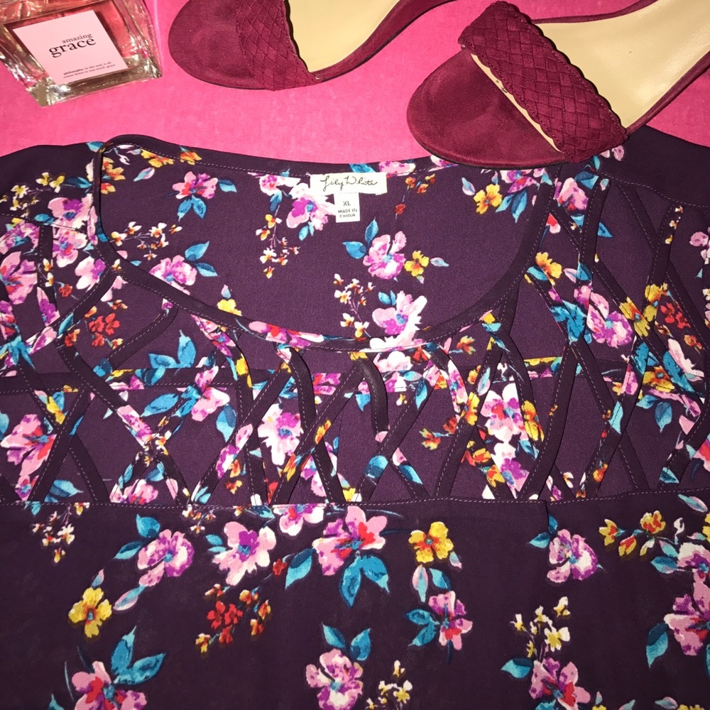Cute Xl top burgundy with flowers brand new
