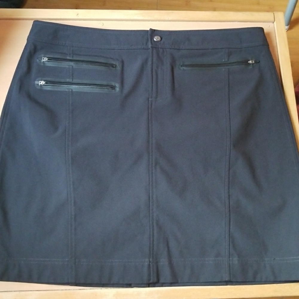 Black Athleta Sleek Ski Skirt size 16T